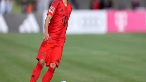 青岛西海岸队赛季首胜，2-0力克武汉三镇队