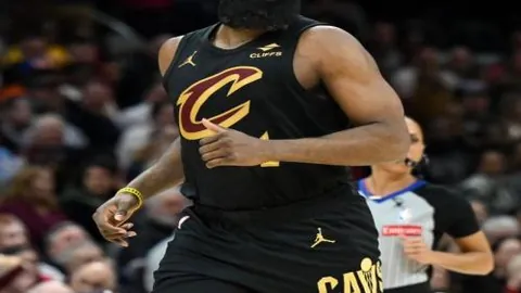 哪吒2票房狂飙超212亿，冲刺票房巅峰